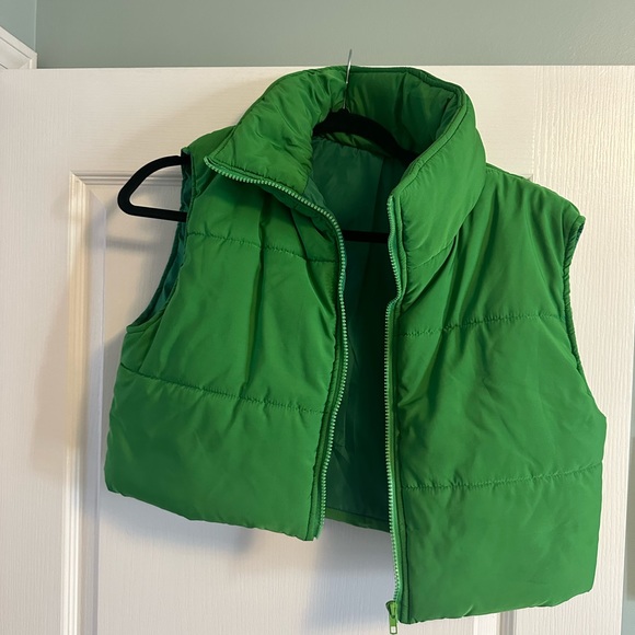 Jackets & Blazers - Crop green puffer vest size M